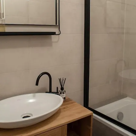 Cozy And Fully Equiped At Ku'damm Berlín